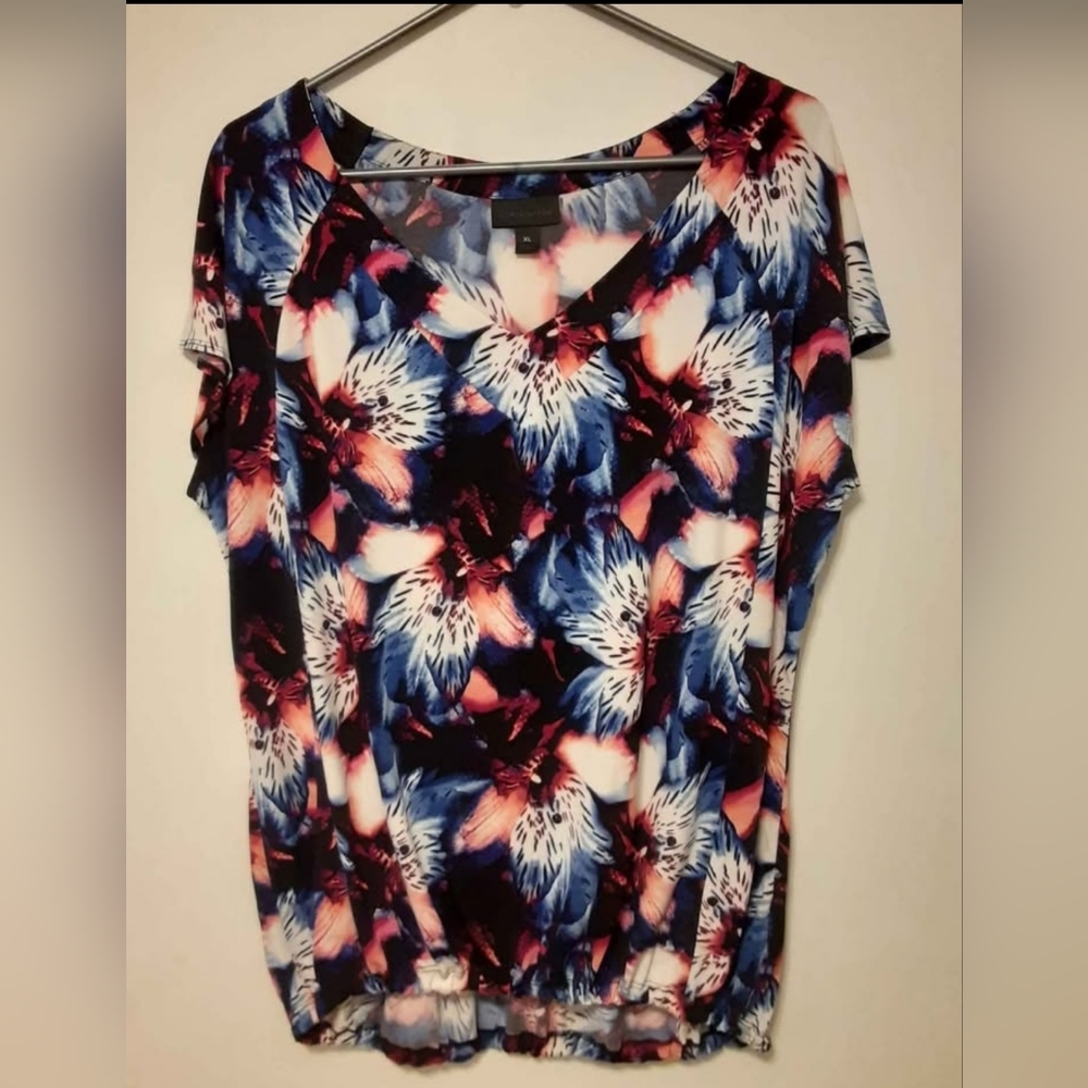 🌺💙💖 Vibrant Worthington Floral Top – Size XL 💖💙🌺.